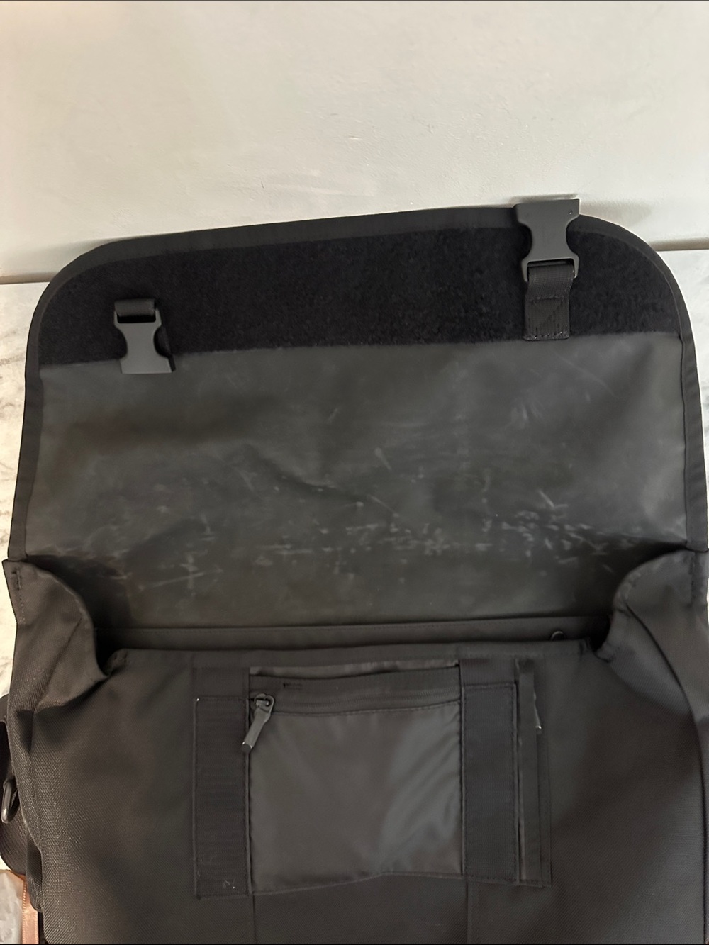 Timbuk2 Black Messenger Bag with Padded Strap - Picture 6 of 11